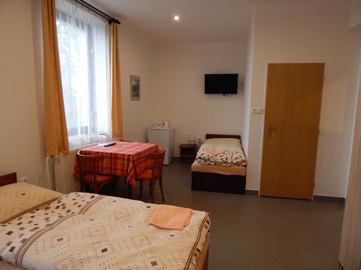 Penzion U Kasnych Mnisek pod Brdy Exterior photo